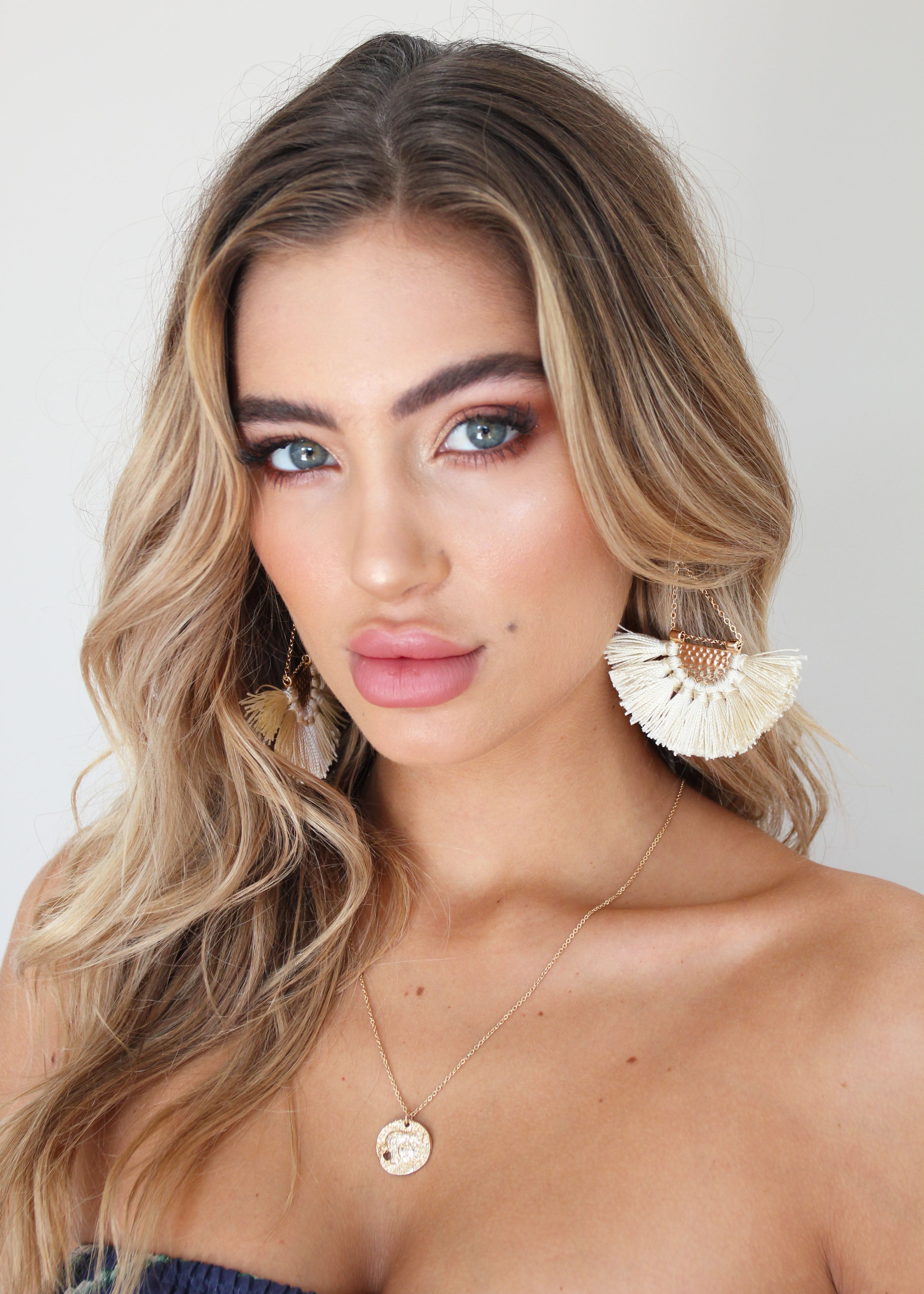Mona Earrings - Golden